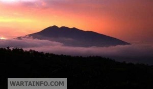 Gunung Paling Angker di Indonesia - wartainfo.com