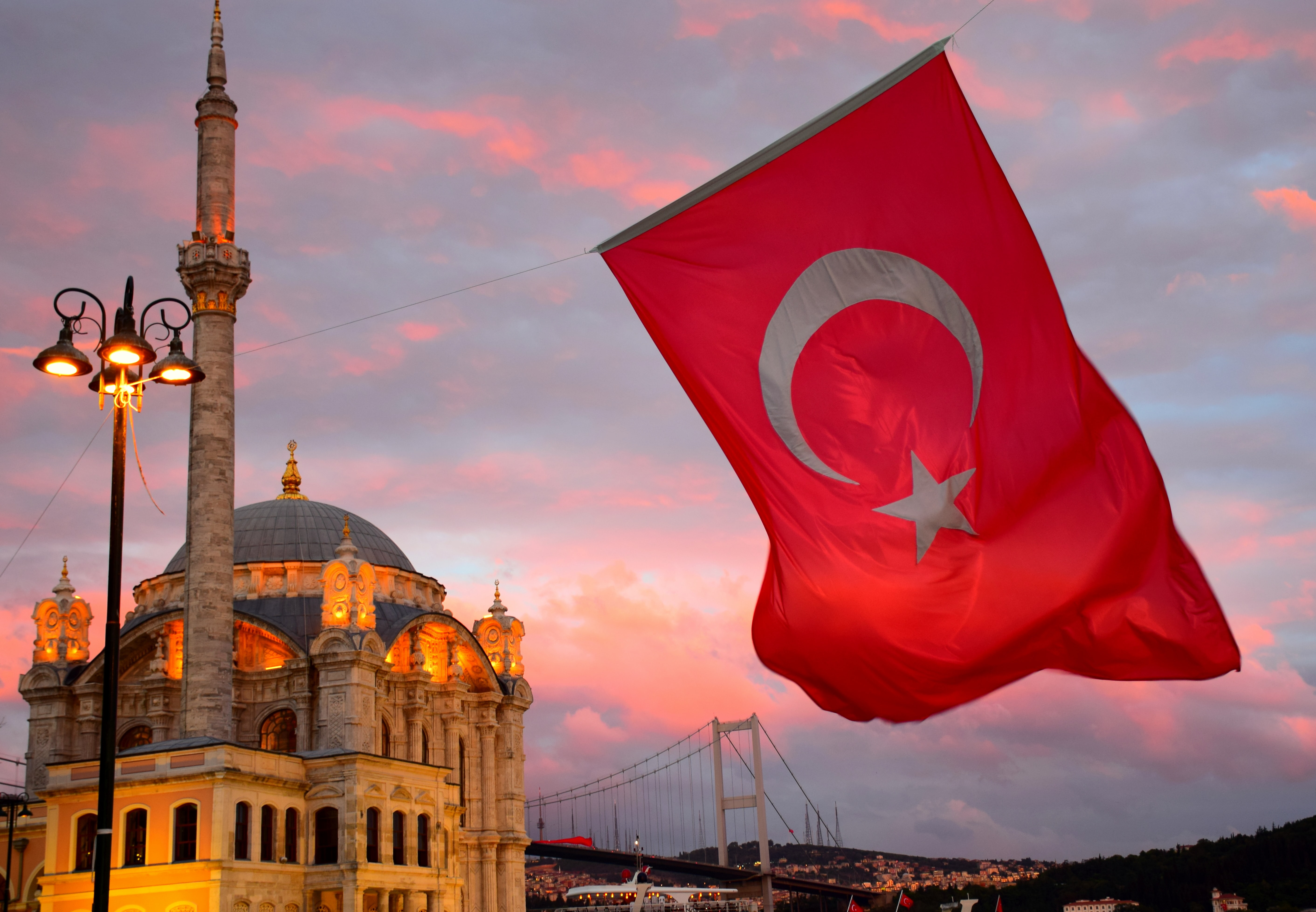 Τουρκικό μπαράζ ταξιδιωτικών οδηγιών προς Ευρώπη και ΗΠΑ