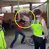 (Video) Lelaki mengamuk hancurkan motosikal sebab tak puas disaman polis