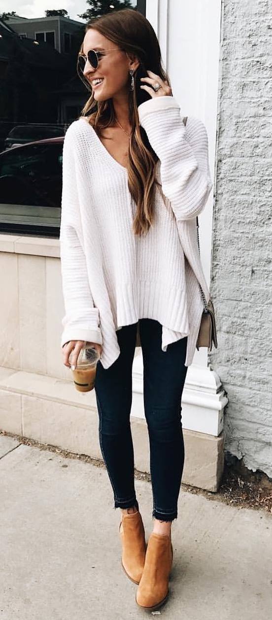 simple fall outfit / white sweater + bag + boots + skinnies