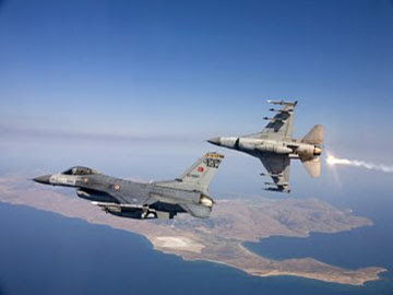 Δέκα τουρκικά μαχητικά "σπάνε" ελληνική άσκηση στη μέση του Αιγαίου!