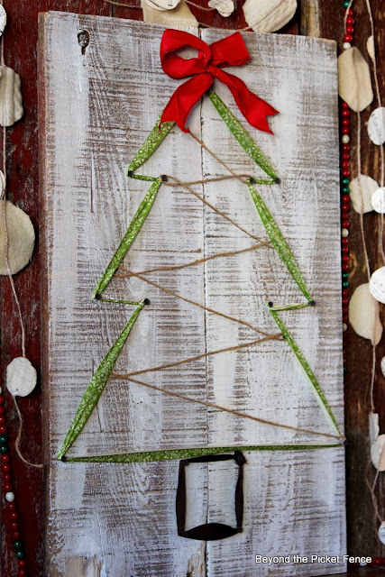 12 Days of Christmas Ribbon Tree http://bec4-beyondthepicketfence.blogspot.com/