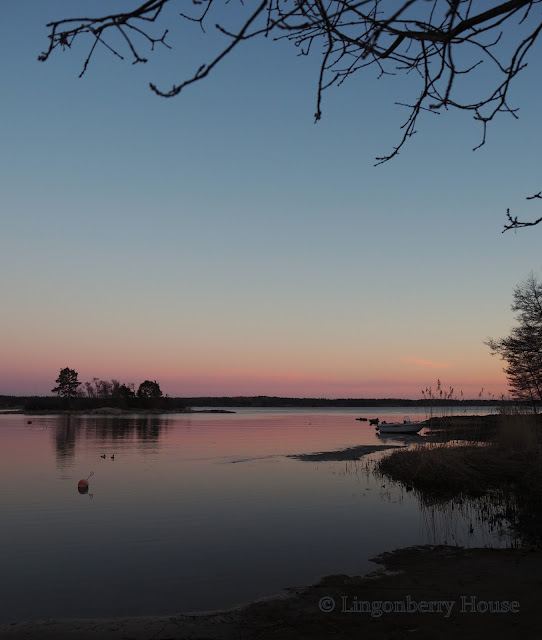 lingonberryhouse, kevät, spring, leisure house, mökki, auringonlasku, sunset