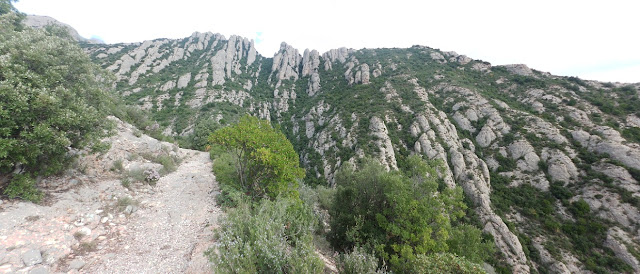 La Bisbal del Penedès a Montserrat; Camí de les Bateries en direcció al Monestir de Montserrat