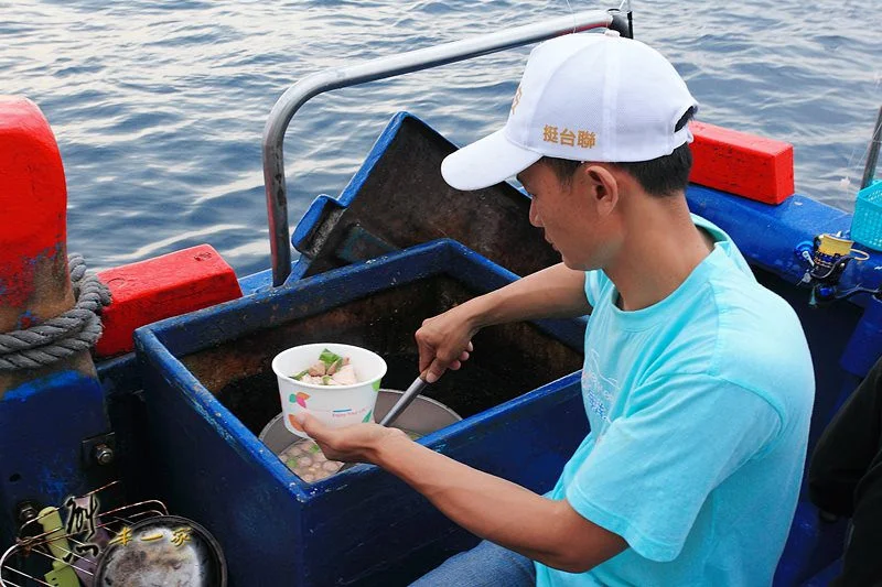 基隆八斗子碧砂漁港｜華倫六號娛樂海釣船