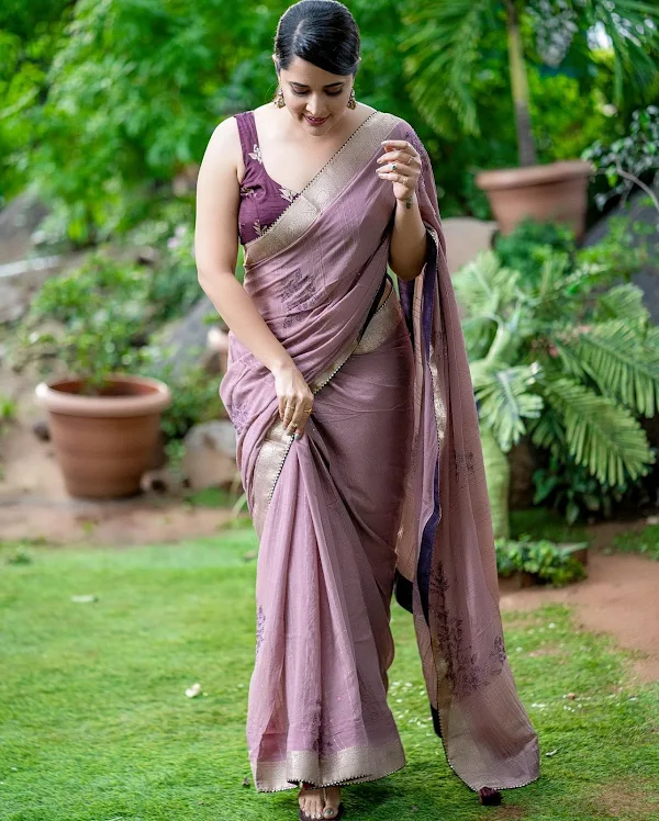 anasuya bharadwaj saree hot actress