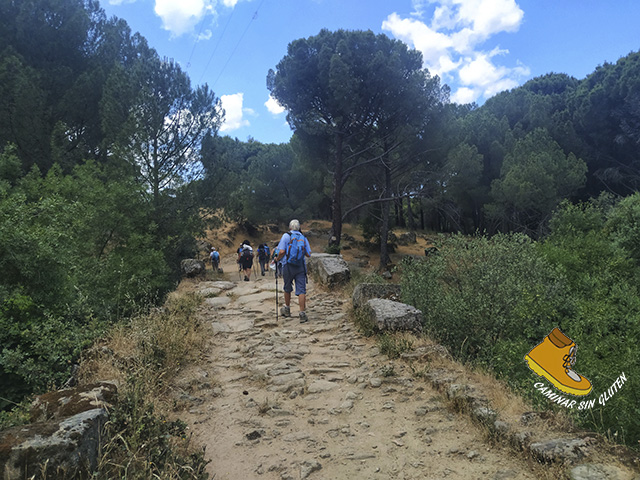 CAMINANDO SOBRE EL PUENTE MOCHA Y LA CALZADA EMPEDRADA