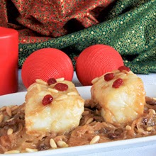 BACALAO CON PASAS Y PIÑONES