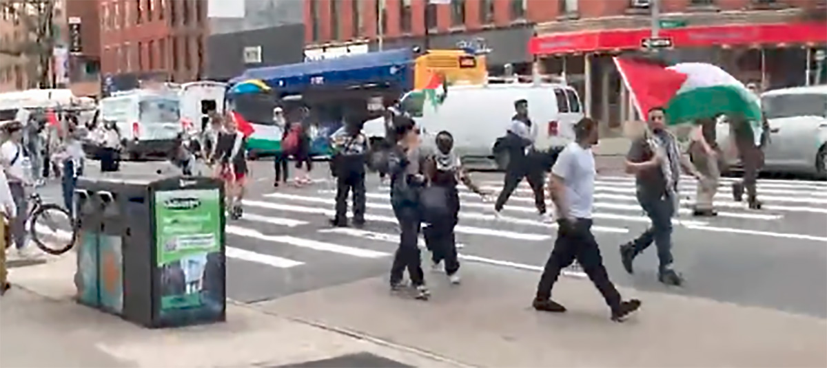 Protesters snarl traffic in lower Manhattan before marching onto the Brooklyn Bridge. -Citizen