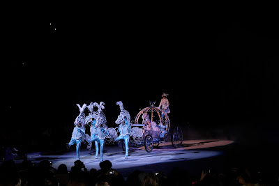 Disney on Ice pumpkin carriage picking up Cinderella