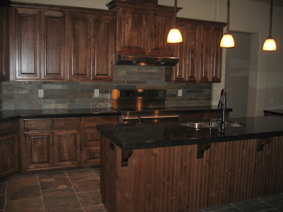 Slate Kitchen Countertops on Has Slate Floors  Custom Cabinetry And Granite Kitchen Countertops