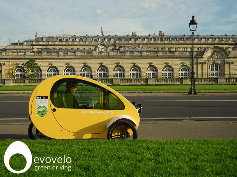 mo coche eléctrico español con placas de energía fotovoltaica 2 - foto by evovelo
