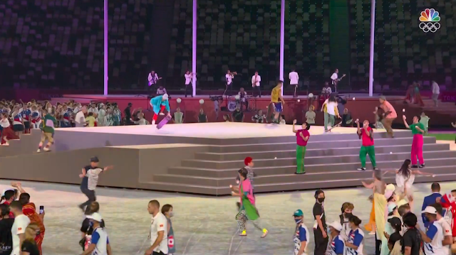 Tokyo 2021 Olympic Games Closing Ceremony jugglers performance skateboards