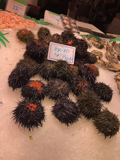 生ハムと生魚の食べ歩きマーケット〜ボケリア市場/La Boqueria〜