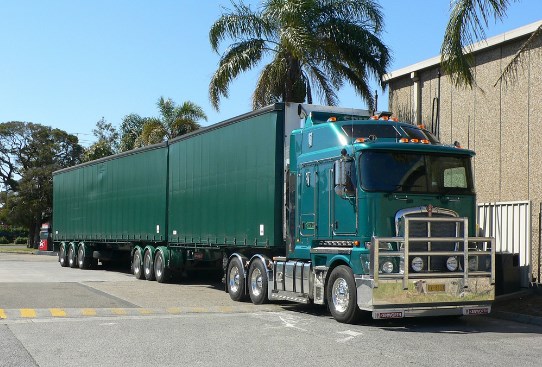 truk box gandeng Freds Interstate Transport Shepparton