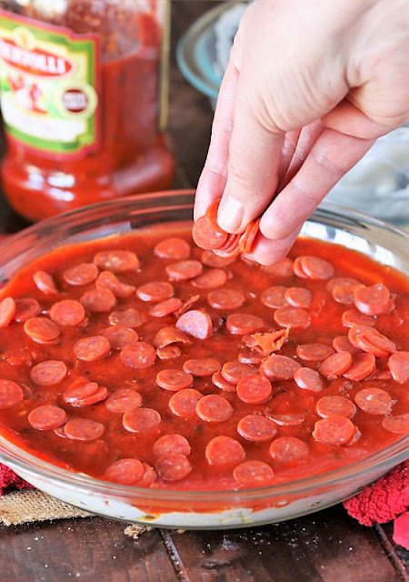 ness and all the flavor of traditional pizza pie Baked Pizza Dip