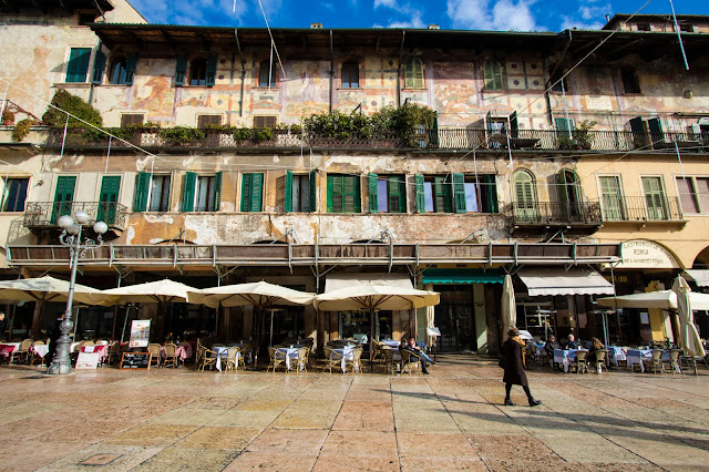 Piazza delle erbe-Verona