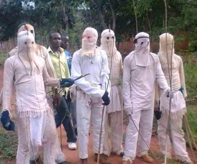 Masquerades Surface in Enugu State To Enforce Sit-at-home Order Despite Suspension (Photos)