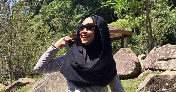 Style Hijab Gelap Ria Ricis - Casual  Kreasi Jilbab Indonesia