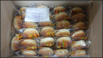 짜르의 잡동사니에서 제공하는 군납 햄빵 박스사진 : 위생장갑이 동봉되어 있다