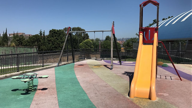 Parque infantil junto al cementerio de San Vicente