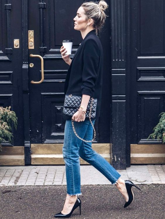 casual style perfection_bag + heels + black blazer + boyfriend jeans