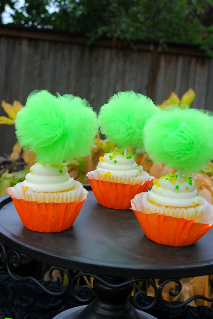 Halloween-dessert-party-inspiration-cupcakes-tulle-poms 