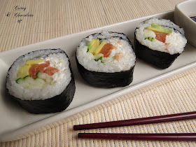 Maki de salmón y aguacate – Smoked salmon and avocado sushi roll