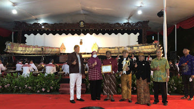 Nonton Wayang Bersama (PLT) Walikota Bekasi Dengan masyarakat 
