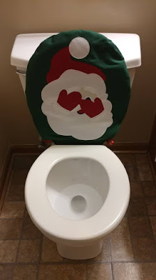 Quilted peeking Santa toilet seat lid cover
