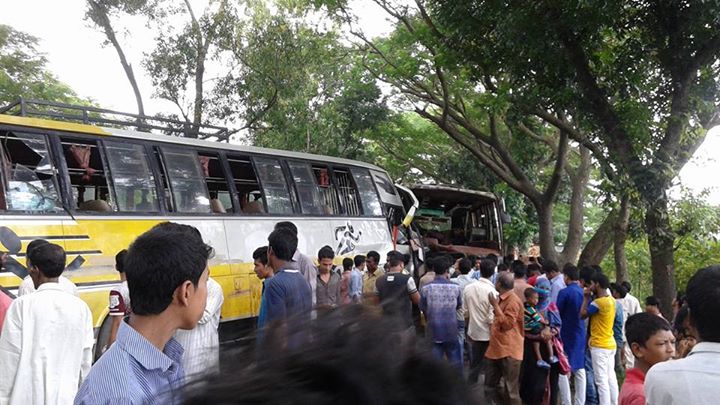 পটিয়ায় বাস-চেয়ারকোচ মুখোমুখি সংঘর্ষ; আহত ২০; পটিয়া; চট্টগ্রাম; Patiya; Chittagong; Chattogram; BRTC bus