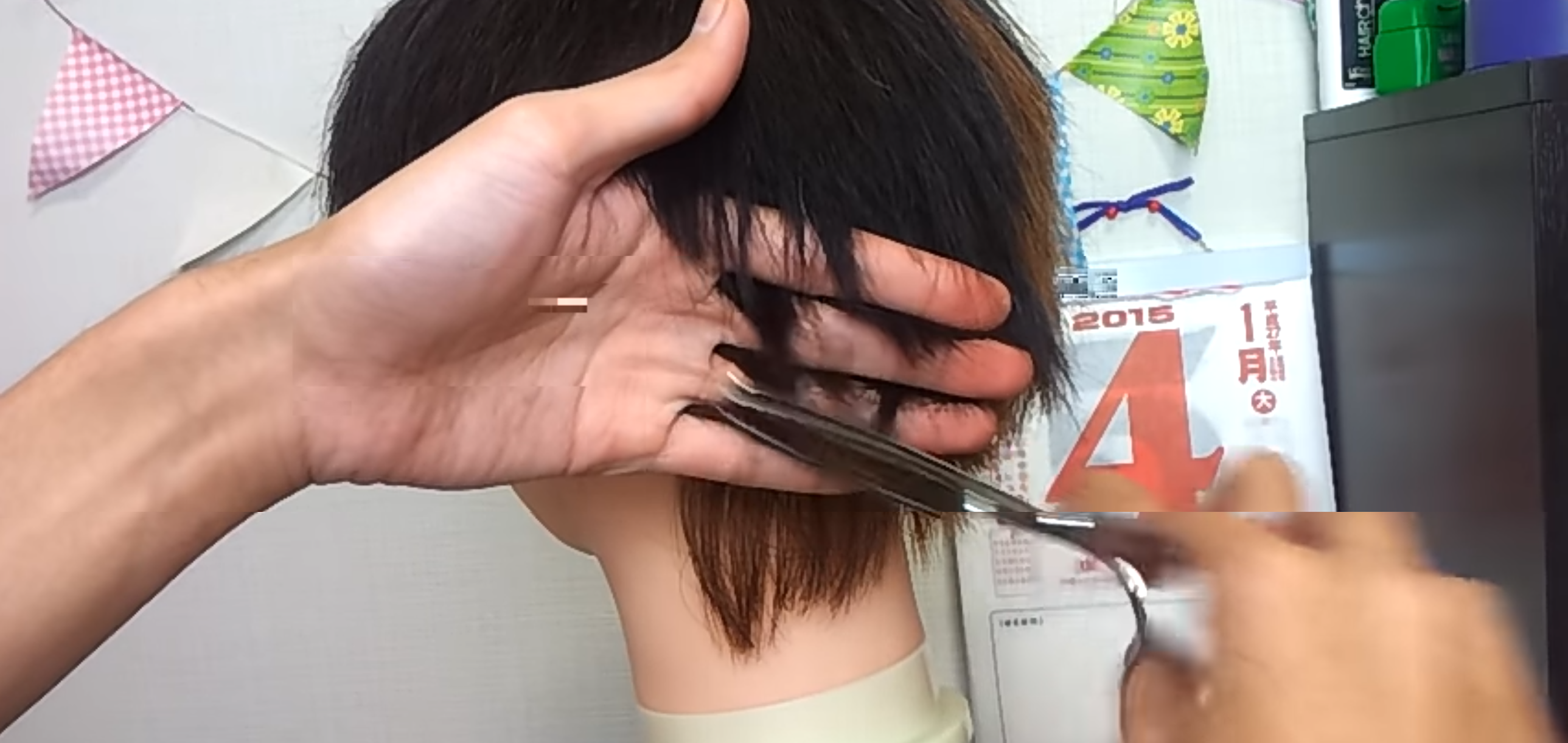 メンズセルフカットやり方 後ろの髪をハサミで切るコツ 美容師 髪技屋さんの 髪ブログ