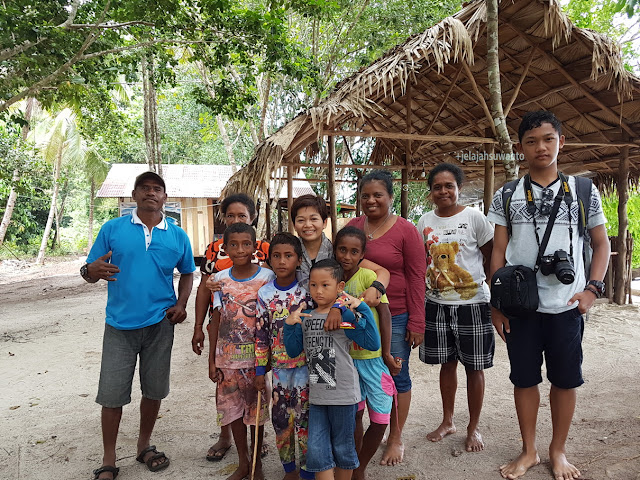 Keramahan pemilik dan pengelola Talaip Homestay, Raja Ampat +jelajahkeluargasuwanto