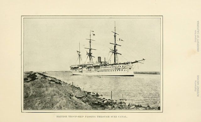 سفينة تحمل جنود بريطانيون تمر في قناة السويس