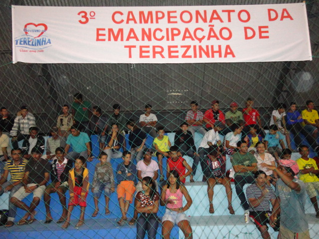 NOITE DE FUTEBOL AMADOR EM TEREZINHA, COM O APOIO DO PREFEITO ALEXANDRE MARTINS