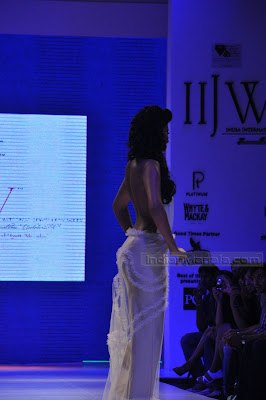 HQ-Sayali Bhagat Backless Models on Ramp at IIJW 2010