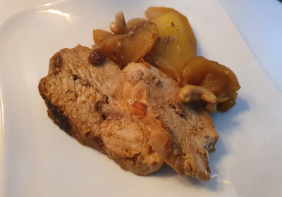 Pavo con manzana, sidra, pasas y anacardos