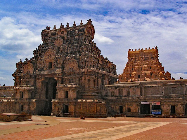 Brihadisvara Temple (बृहदीश्वर मंदिर)