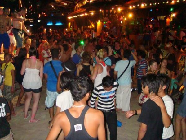 Koh Phangan Full Moon Party dates; vibrant scene