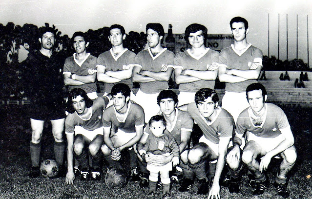 📸XEREZ CLUB DEPORTIVO 📆1 junio 1972 ⬆️Serrano, Pepín, Bailaro, Sánchez Fernández, Rafa Verdú y Ravelo. ⬇️Garrido, Domínguez, Zárate, Román y Jiménez. XEREZ CLUB DEPORTIVO 1 🆚 REAL VALLADOLID DEPORTIVO 1 Jueves 01/06/1972, 20:30 horas. Campeonato de Liga de 2ª División, jornada 15 (jornada aplazada). Jerez de la Frontera, Cádiz, estadio Domecq. GOLES: ⚽1-0: 25’, Ravelo, de penalti. ⚽1-1: 53’, Álvarez.