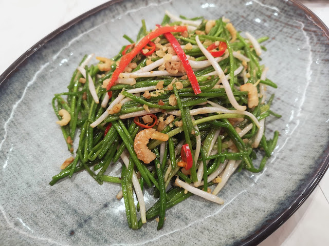 Stir-fried water lily