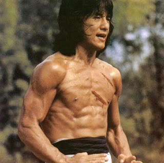 Biodata   Nama Lahir : Jackie Chan  Nama asli : Kong-sang Chan  Tanggal lahir : 07 April 1954  Lahir di : Victoria Peak, Hong Kong  Zodiac : Aries  Terkenal sejak film "Drunken Master" (1978) Biografi   Pada masa kanak-kanak , ia menderita kemiskinan mengerikan dan paling menyakitkan ketat pendidikan . Pada awal karirnya , ia hampir dibuang hanya sebagai lain dalam garis panjang gagal Berikutnya Bruce Lees . Dalam menyempurnakan keahliannya , dia patah hidungnya tiga kali, dan juga retak pergelangan kakinya , sebagian besar jari-jarinya , kedua tulang pipi dan tengkoraknya ( ditambal bersama-sama dengan pelat baja ) . Anda tidak bisa mengatakan Jackie Chan belum membayar iuran .   Tapi akhirnya, Setelah hampir 40 tahun dalam bisnis , orang yang mencapai ketenaran di seluruh dunia . Saat ia selalu ingin , cukup banyak orang tahu namanya .Jackie Chan lahir di Chan Kong - Sang (artinya Lahir Di Hong Kong ) pada 7 April 1954 , cukup alami di Hong Kong . Dia adalah anak tunggal dari Charles dan Lee - Lee Chan , memiliki , laporan mengatakan , menghabiskan 12 bulan dalam kandungan , akhirnya menjadi diangkat melalui pembedahan dan berat £ 12 ( ibunya julukan Pao - Pao ,   Yang berarti Cannonball ) payment.">Charles meminjam uang dari teman untuk membayar operasi , menolak tawaran dokter untuk mengambil anak dalam pembayaran. Keluarga itu tinggal di sebuah rumah di distrik Victoria Peak eksklusif. Bukan berarti orang tuanya dimiliki mansion - Charles bekerja sebagai koki Duta Besar Prancis , sementara Lee - Lee adalah pengurus rumah tangga .Jackie menghadiri sekolah dasar Nah - Hwa di Pulau Hong Kong , sering menghabiskan uang perjalanan pada makanan dan berjalan pulang , berjuang di jalan dengan anak-anak Kaukasia menghadiri sekolah khusus di d