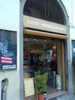  foto da entrada do café Michelangiolo   