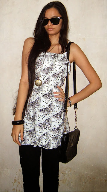 ray ban folding wayfarers, butterfly print tunic, indian fashion blog, wayfarers, black sunglasses, how to wear monochrome