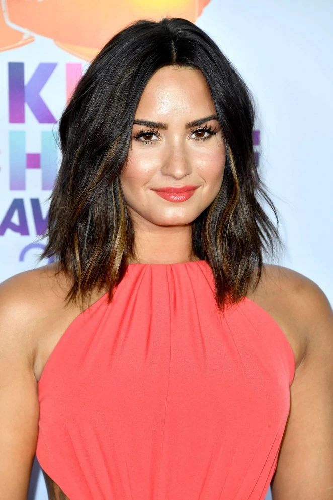 Demi Lovato flaunts new hairdo at the 2017 Nickelodeon Kids' Choice Awards