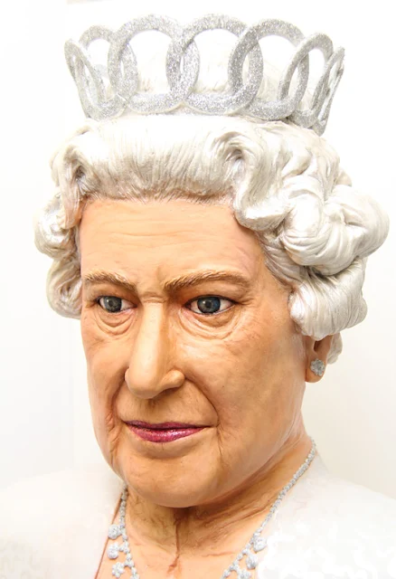 queens diamond jubilee cake bust