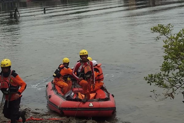 PIHAK POLISI ANCAM 10 TAHUN PENJARA BAGI PELAKU YANG MEMBUANG BANGKAI BABI DI SUNGAI