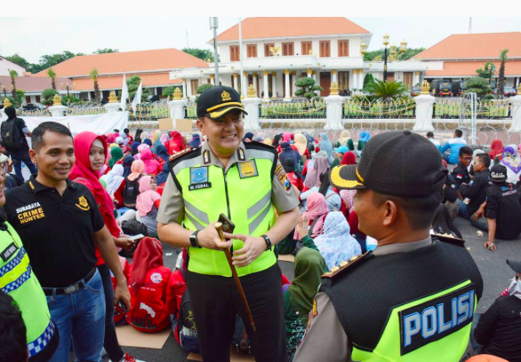 Kapolrestabes Surabaya, Kombes Pol M Iqbal (tengah), berkoordinasi dengan pejabat utama Polrestabes Surabaya