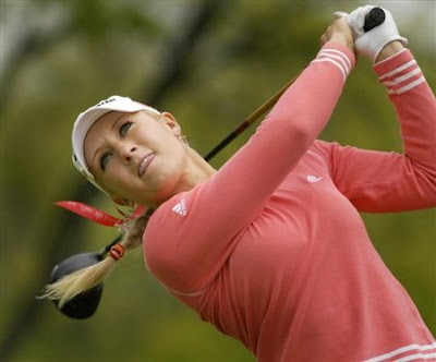 Natalia Gulbis, Very Hot Female Professional Golfer also Celebrity Apprentice (Wallpaper)