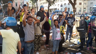 Mentre gli etiopi e gli eritrei che occupavano via Curtatone a Roma vengono sgomberati